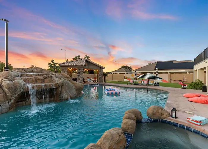 Holiday home Luxury 6br Retreat - Pool Bbq Theater And Games