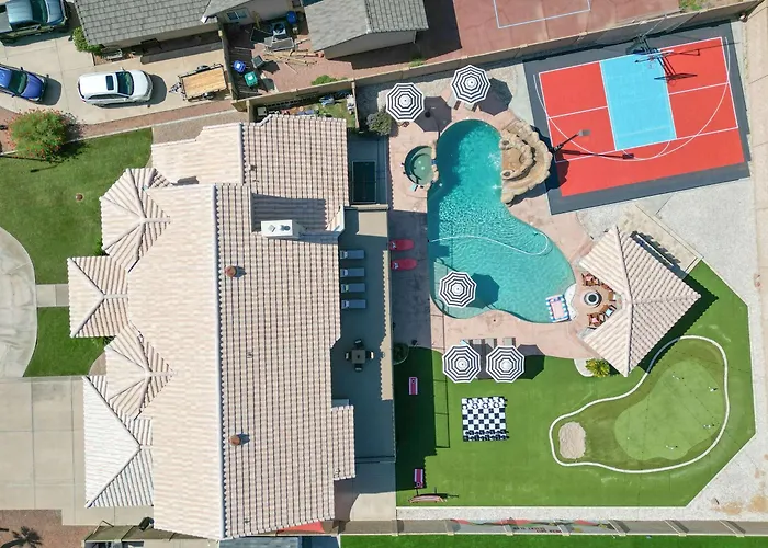 Holiday home Luxury 6br Retreat - Pool Bbq Theater And Games