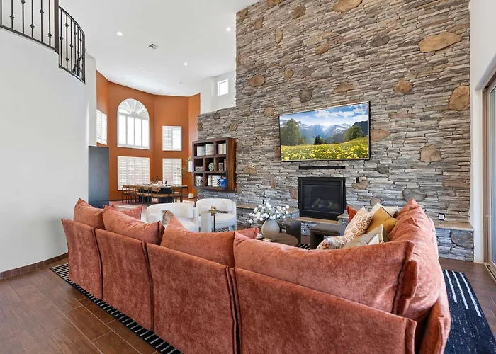 Holiday home Luxury 6br Retreat - Pool Bbq Theater And Games *