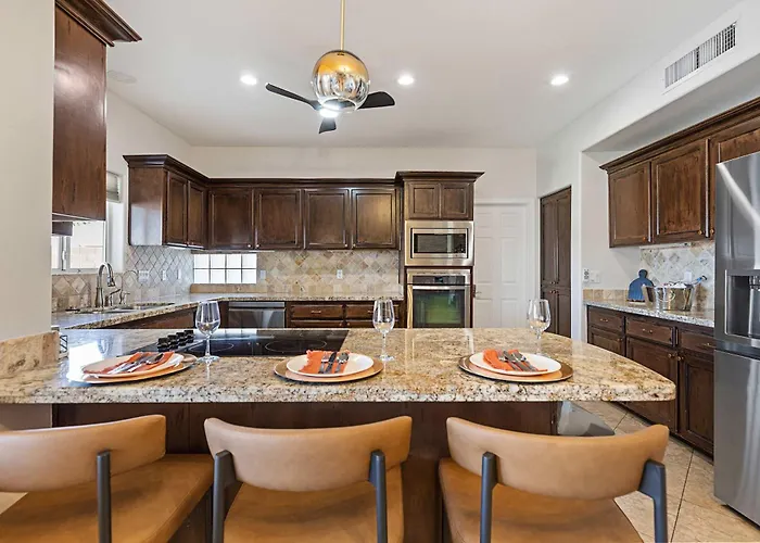 Holiday home Luxury 6br Retreat - Pool Bbq Theater And Games