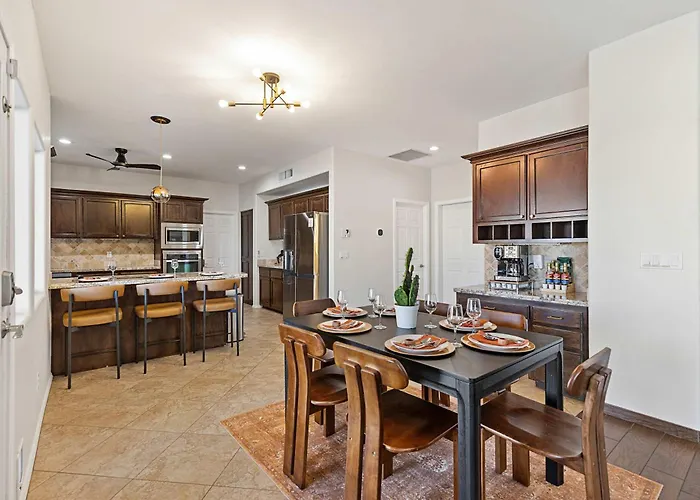 Luxury 6br Retreat - Pool Bbq Theater And Games *