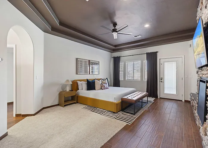 Holiday home Luxury 6br Retreat - Pool Bbq Theater And Games