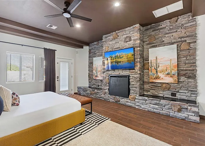 Holiday home Luxury 6br Retreat - Pool Bbq Theater And Games *