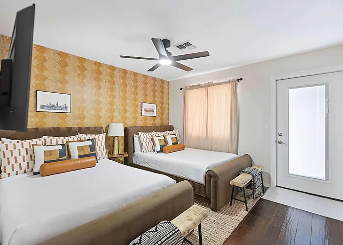 Holiday home Luxury 6br Retreat - Pool Bbq Theater And Games *