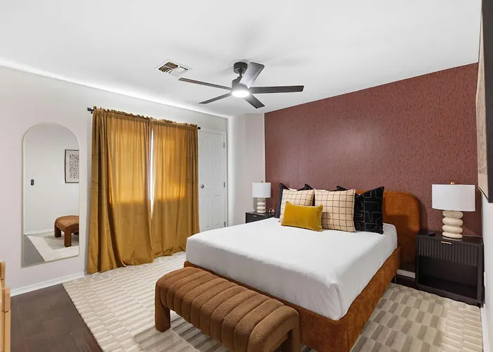 Holiday home Luxury 6br Retreat - Pool Bbq Theater And Games *