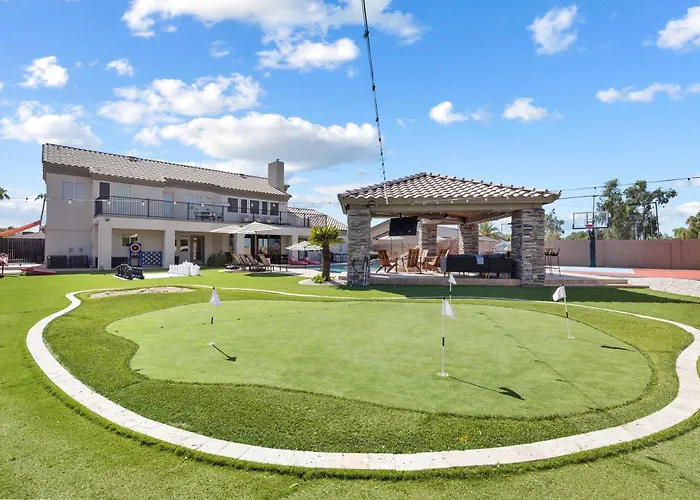 Holiday home Luxury 6br Retreat - Pool Bbq Theater And Games *
