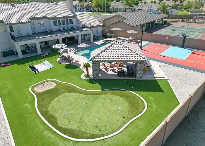 Holiday home Luxury 6br Retreat - Pool Bbq Theater And Games *